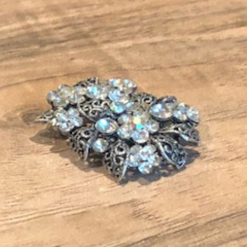 BROOCHE